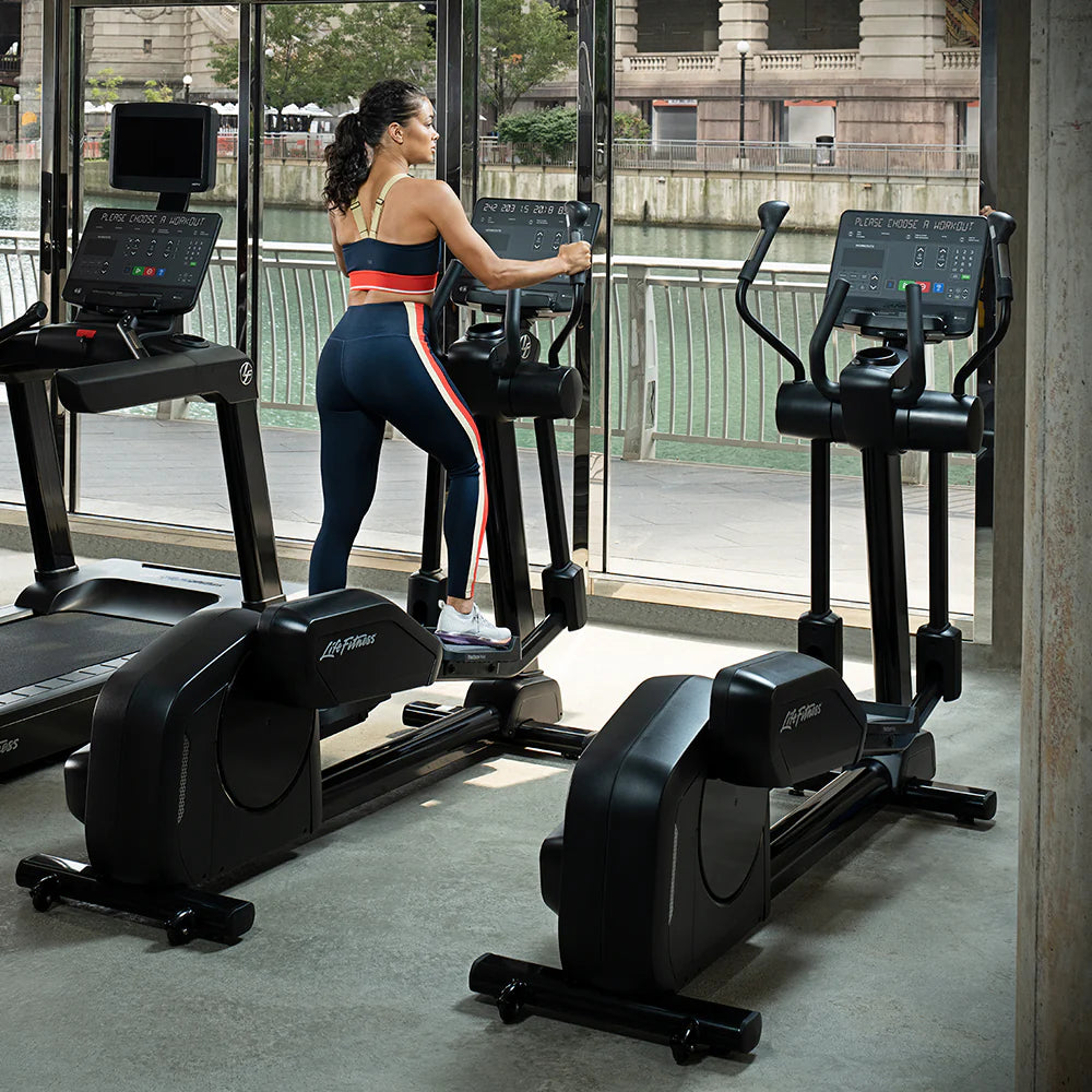 LifeFitness Club Series+ Elliptical Cross-Trainer